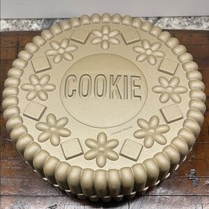 Chicago Metic Round Giant RoundCookie Cake Pan (9”)